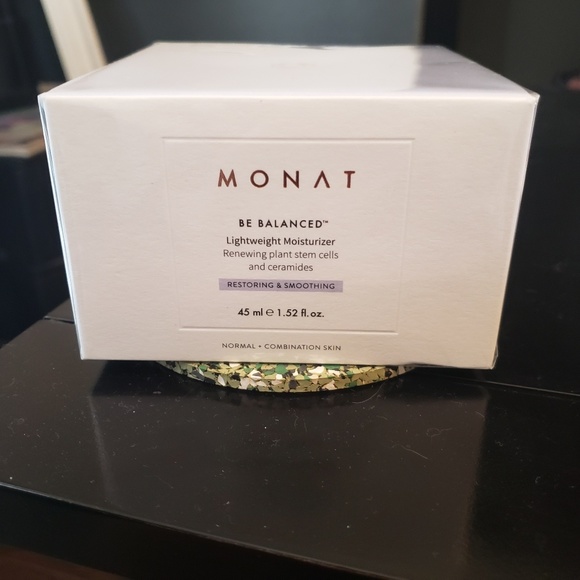 monat be balanced lightweight moisturizer